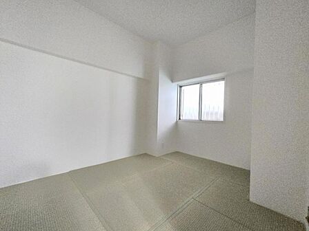 納戸5．3帖：ベッドやデスクなど、お好きなインテリアを揃え、お好みのお部屋づくりをお楽しみください！