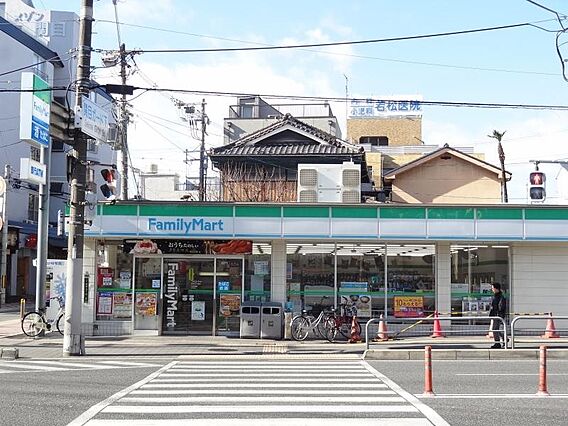 ファミリーマー...