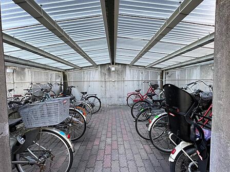 整理された駐輪場で自転車の出し入れもらくらく!