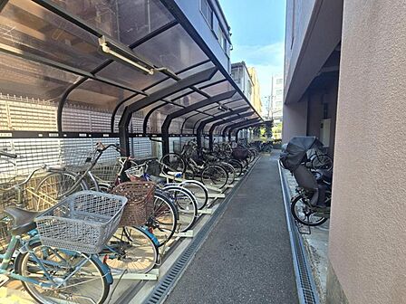 整理された駐輪場で自転車の出し入れもらくらく!