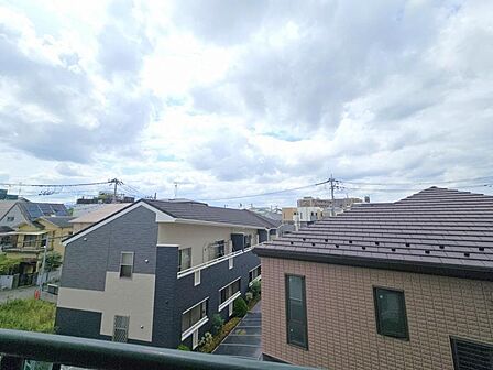 戸建が並ぶ街並みなので開放感がありますね!