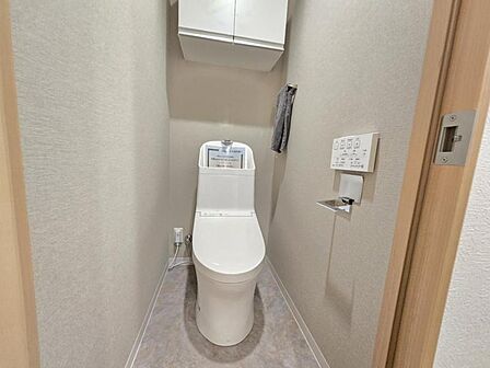 棚上収納があるトイレは使いやすくて便利なのが良いですね！