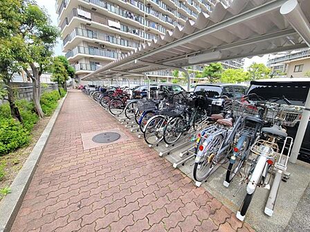 屋根のある駐輪スペース!雨の日嬉しいですね!
