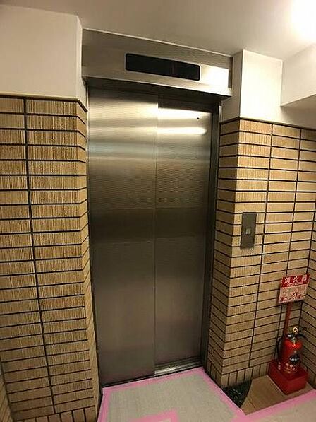 エレベータ―完備!お荷物が多い時にも便利です!