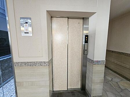 エレベータ―完備!お荷物が多い時にも便利です!