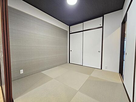和室4．5帖：フチなし畳ですっきり！リビングとつなげて使用も可能ですね！