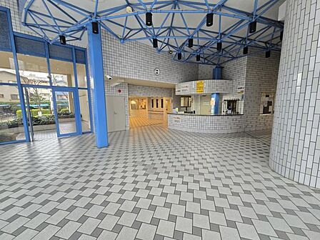 明るく開放的なエントランスロビー☆