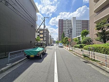 前面道路は歩道も整備され、小さなお子様にも安心☆