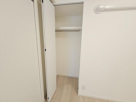 洋室4.6帖:収納もしっかり充実してますね