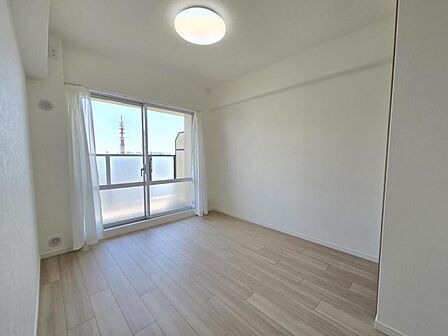 洋室5．5帖：開放感のある眺望がお部屋からも楽しめます！