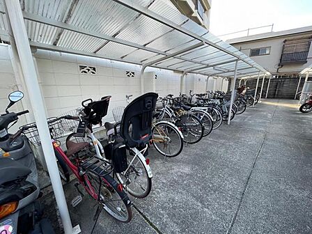 整理された駐輪場で自転車の出し入れもらくらく!