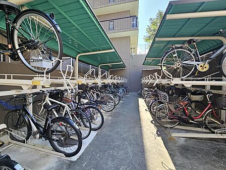 整理された駐輪場で自転車の出し入れもらくらく!