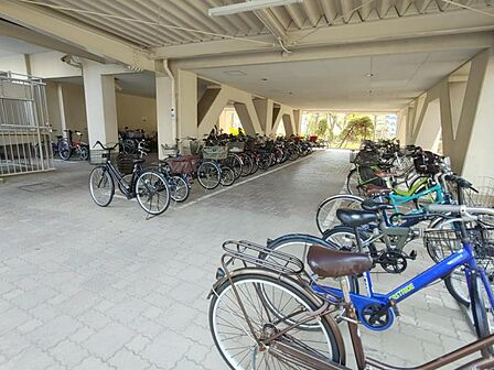 整理された駐輪場で自転車の出し入れもらくらく!