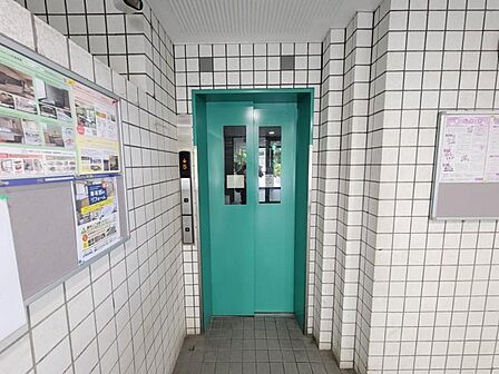 エレベータ―完備!お荷物が多い時にも便利です!