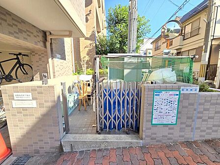 敷地内のゴミステーションです。分別も一目瞭然です!