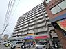 外観：141世帯が集う大規模マンション