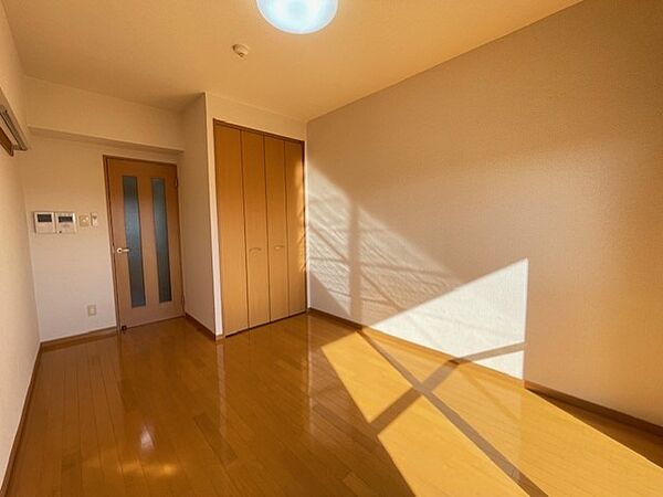 ロイヤルヒルズタワー