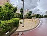 その他：団地内の公園で、お子様も安心して遊べます。緑豊かな環境で、のびのびと子育てをしたい方におすすめです。