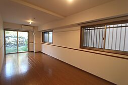 センチュリー等々力緑地 101 1階1LDKのリビング/ダイニング