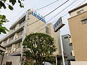 病院「真田病院まで352ｍ」