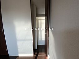 ハンガーパイプ付き収納クローゼット