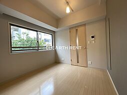 ★窓が大きな7.8帖の開放感のある住空間★