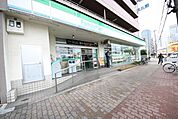 ファミリーマート 城東鴫野西店 379m