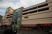 ライフ　関目店 556m