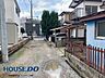 外観：北西側から南西側を撮影した前面道路の写真です。