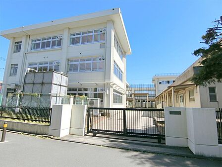 川崎市立平間小学校(692m)