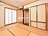 和室：床の間付きの落ち着いた和室。客間やくつろぎの空間として重宝します。