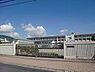 周辺：和田小学校【鹿児島市立和田小学校】は、和田2丁目に位置する1902年創立の小学校です。令和4年度の生徒数は781人で、30クラスあります。校訓は「助け合う子　考える子　がんばる子」です。 2150m