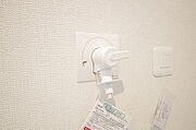 洗濯機用の給水口には蛇口ではなく、全自動洗濯機が設置できる専用の給水口が設置されております。