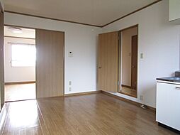 ビューパストラル A棟 202号室 2階2DKのリビング/ダイニング