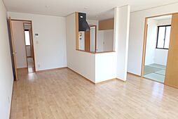 グランドソレイユ H 102号室 1階3LDKのリビング/ダイニング