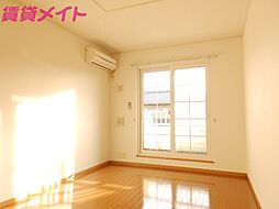 ソレアード　II 2階2LDKのリビング/ダイニング