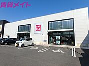 ユニクロ三重川越店 2470m
