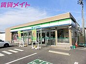 ファミリーマート四日市あかつき台北店 1080m