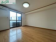 別部屋反転同型写真