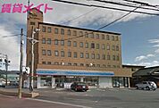ローソン員弁町楚原店 582m