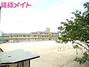 いなべ市立三里小学校 918m
