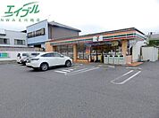 セブンイレブン桑名江場店 588m