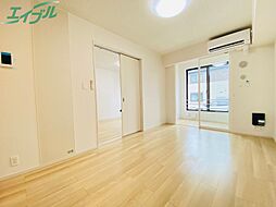 シックスペンス 1階1LDKのリビング/ダイニング