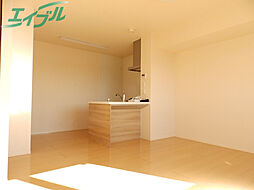 プール・トゥジュール　B棟 2階1LDKのリビング/ダイニング