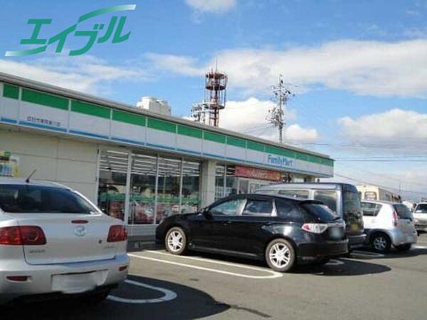 画像22:ファミリーマート　四日市東阿倉川店