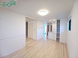 シャンポール六呂見 1階1LDKのリビング/ダイニング