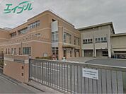 四日市市立中部西小学校 560m