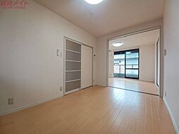 フラットトラストB 2階3DKのリビング/ダイニング