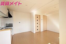 インサイドビレッジII 2階2LDKのリビング/ダイニング