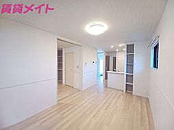 シャンポール六呂見 1階1LDKのリビング/ダイニング